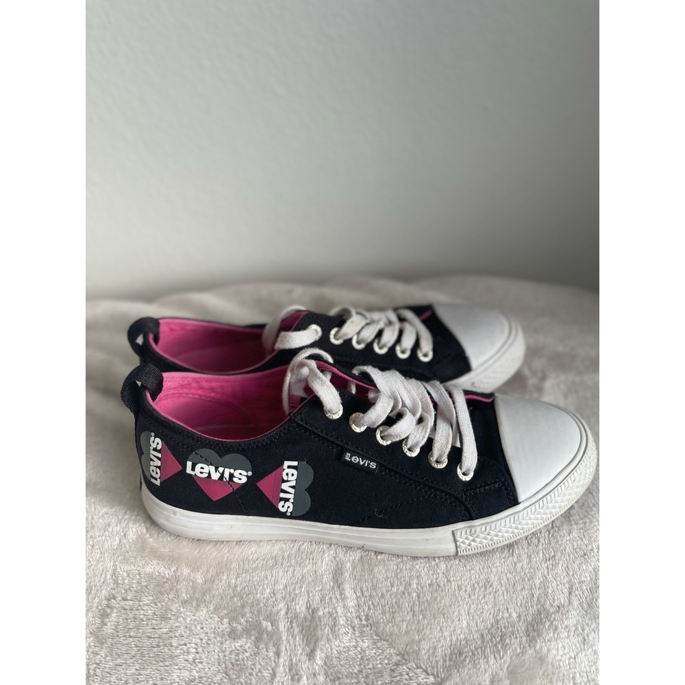 Levis Womens Black Canvas Low Top Sneakers Pink Heart Print Lace Up Shoes